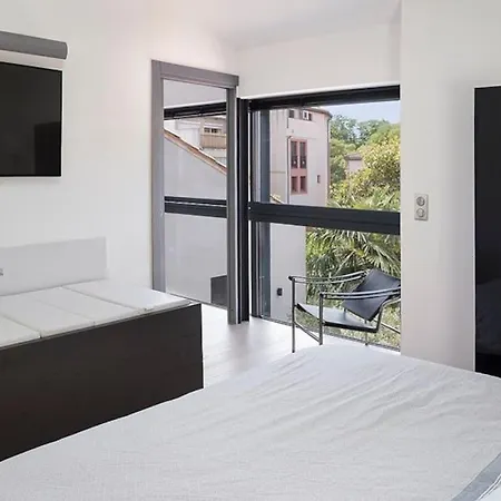 Maison Contemporaine Plein Centre Piscine &jacuzzi Вилла *